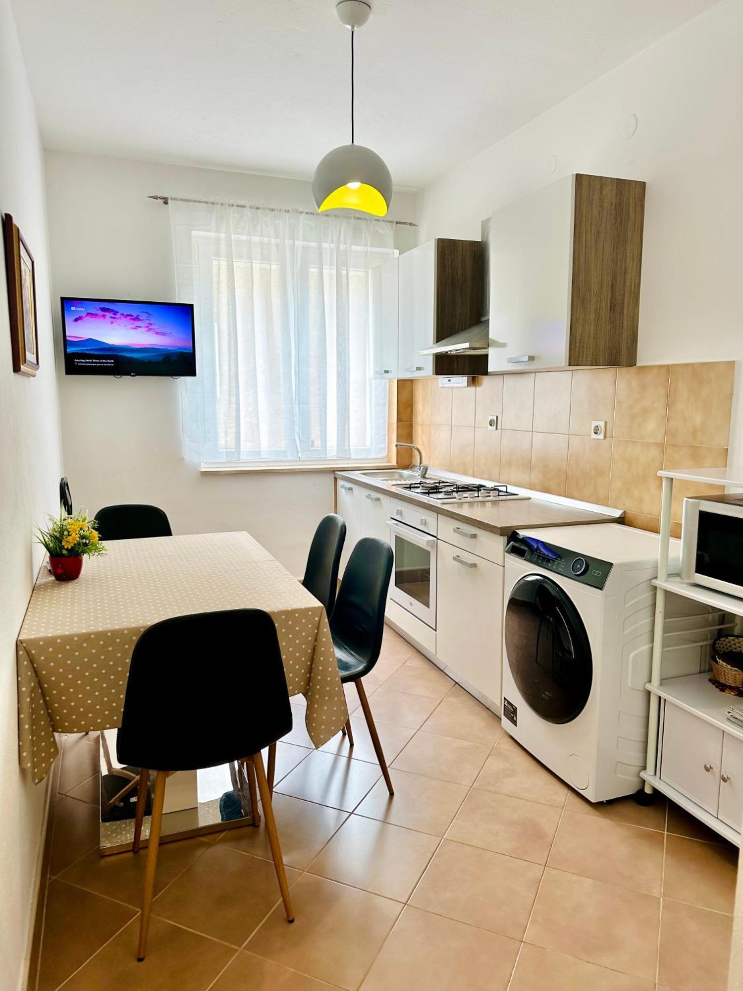 Spacious Family Apartment Near The Beach มาคาร์สกา ภายนอก รูปภาพ